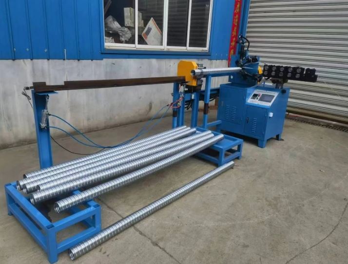 Máquina de fabricação de dutos de aço corrugado pós-tensionado